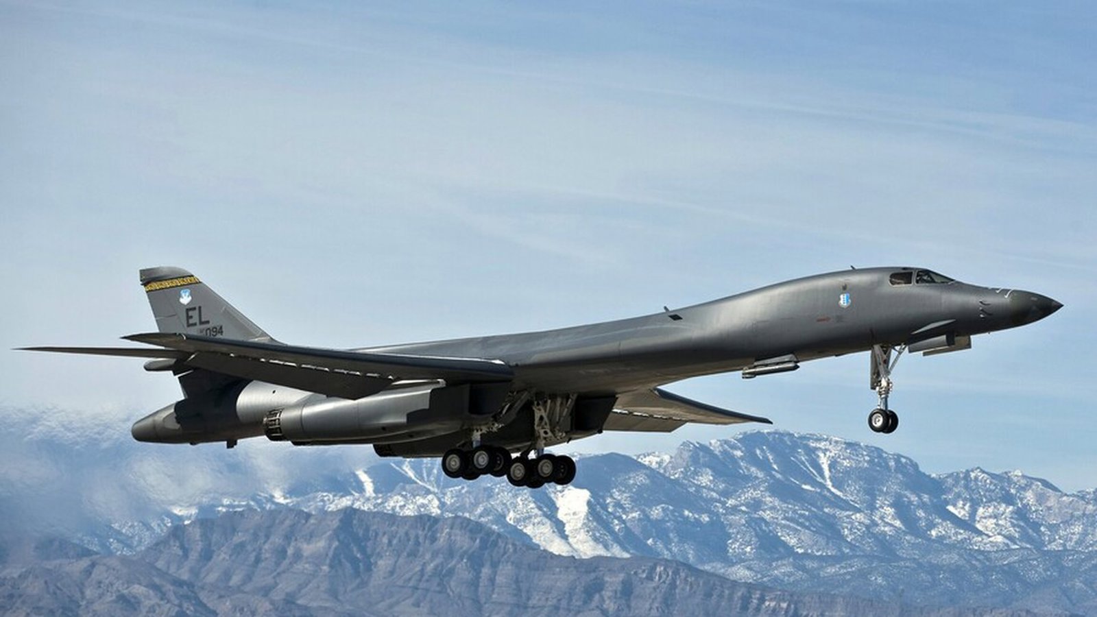  سنتکام: بمب‌افکن‌های B-1 آمریکا اهدافی در عمق ایران را هدف قرار دادند       