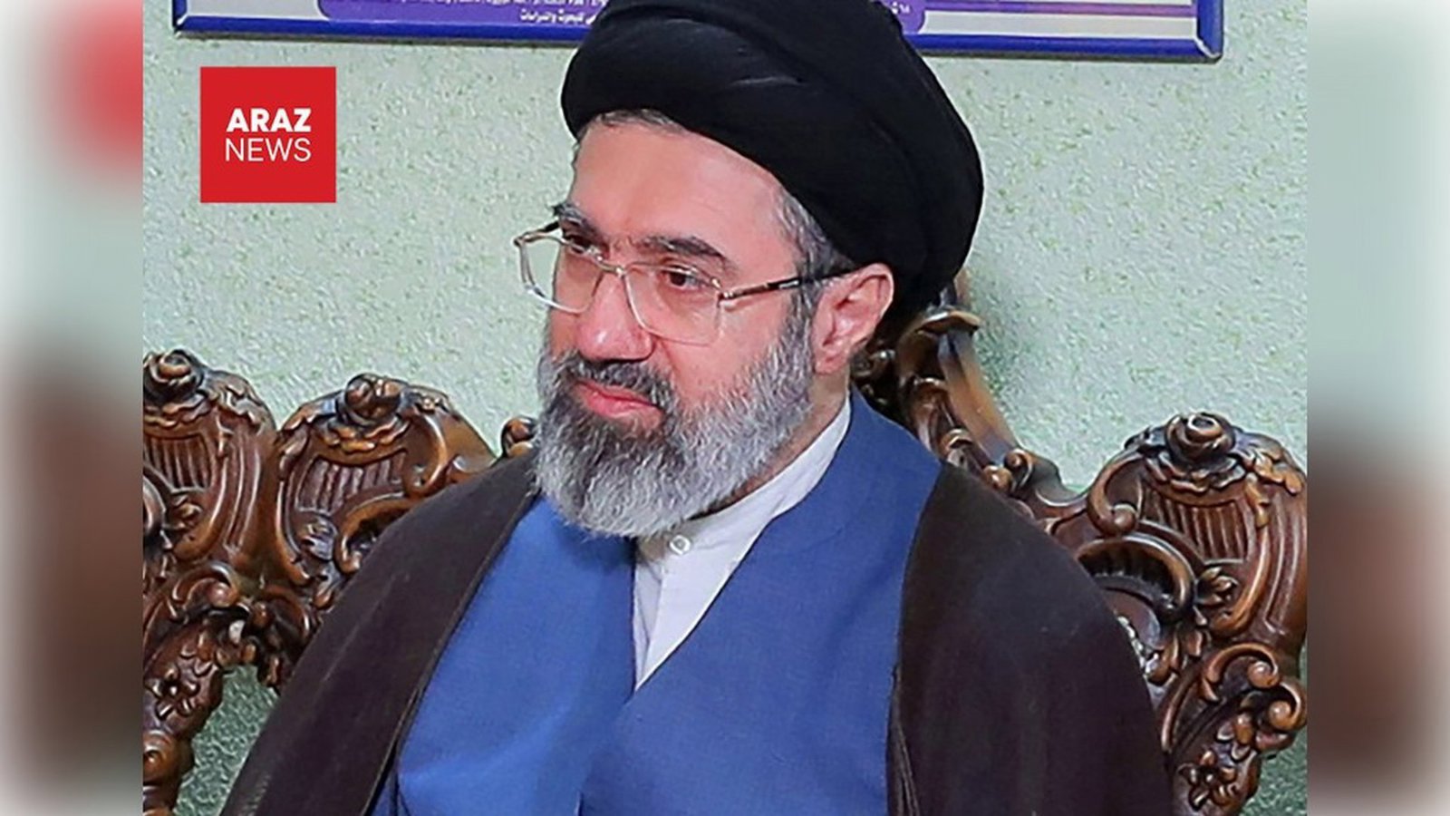 تلویزیون دولتی ایران: سید مجتبی خامنه‌ای در تشییع پدرش غایب؛ نوری همدانی نماز میت می‌خواند