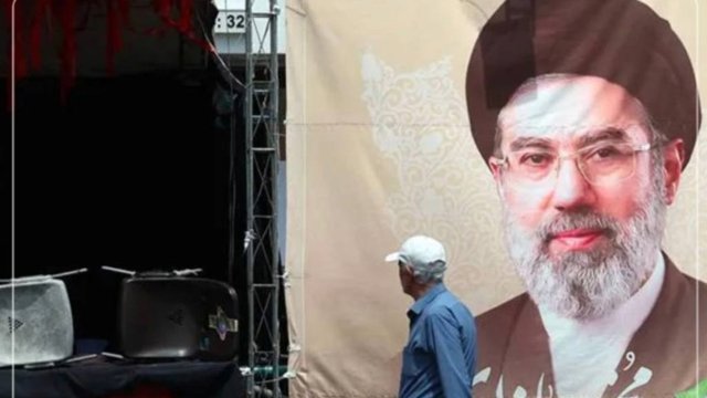 منبع امنیتی اسرائیلی: مجتبی خامنه‌ای از ایران خارج شده است