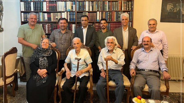 دیدار جمعی از فعالان آذربایجانی با استاد یوسف فرزانه
