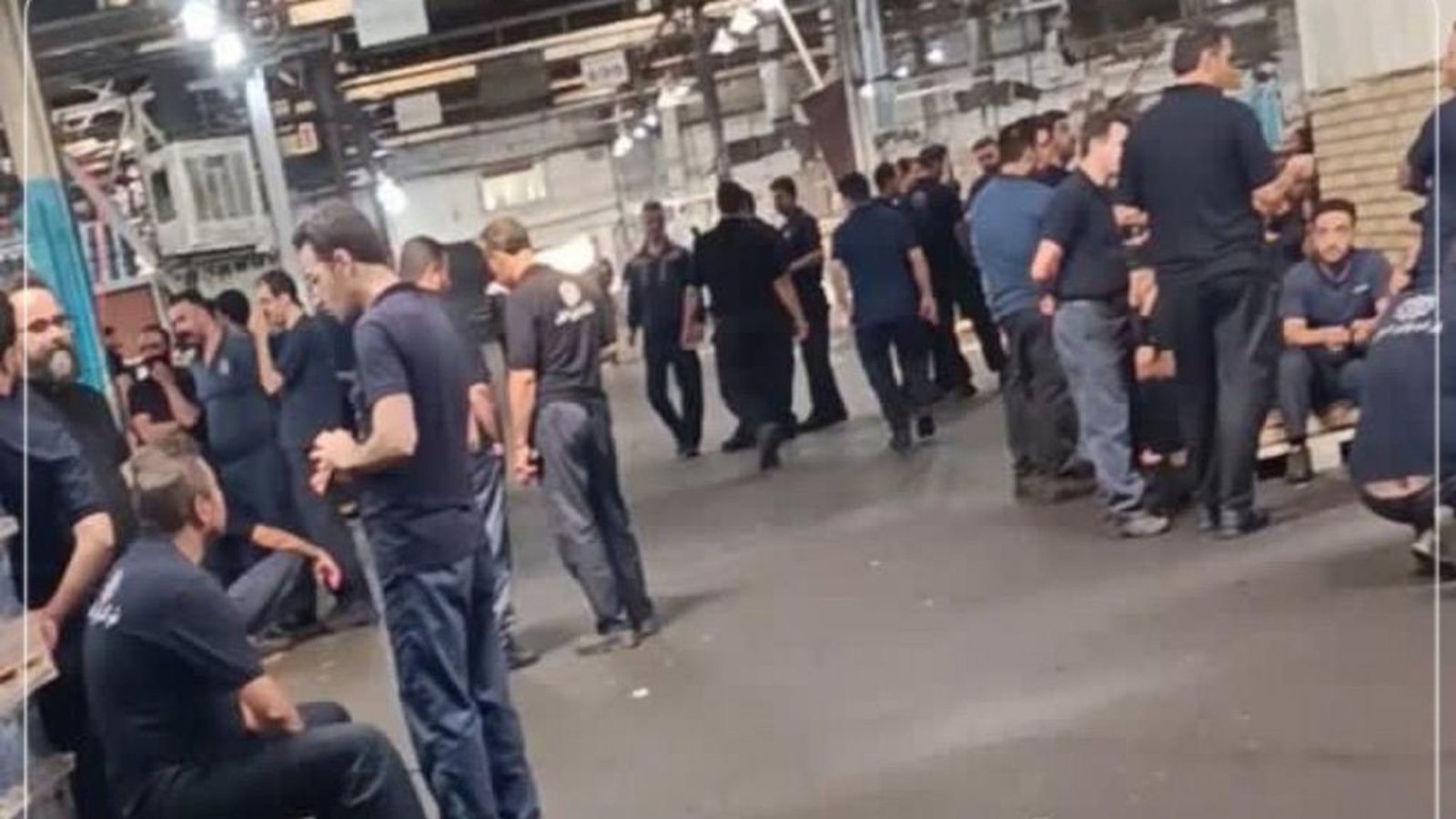 Təbrizin Motogen şirkəti işçilərinin tətili beşinci günə qədəm qoydu
