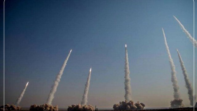 Defence Express: İran istənilən anda Ukraynaya ballistik raketlərlə zərbə endirə bilər