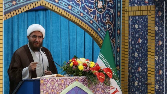 علی اکبری، امام جمعه موقت تهران: برخی افراد با دریافت دلار، «بی‌حیایی و بی‌عفتی» را در جامعه ترویج می‌دهند