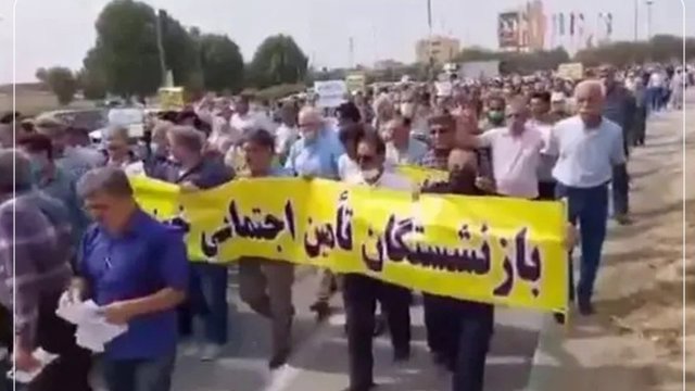 İsfahan və Tehranda təqaüdçülər güzəran və müalicə problemlərinə qarşı aksiya keçirdilər