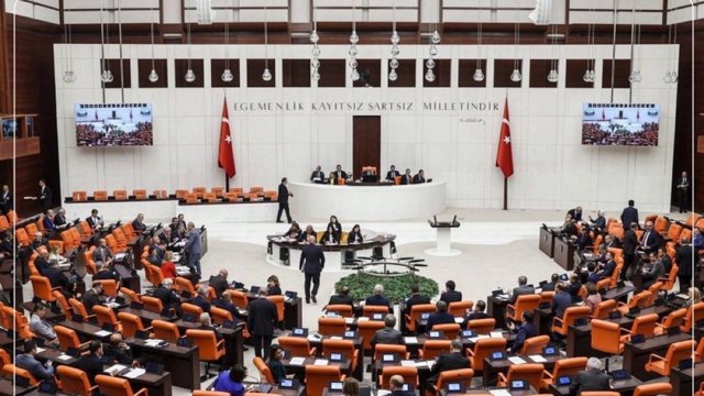 Türkiyə kürdləri üçün tarixi gün: PKK-nın tam silahsızlaşdırılması və üzvlərinin siyasi iştirakına dair qanun qəbul edildi