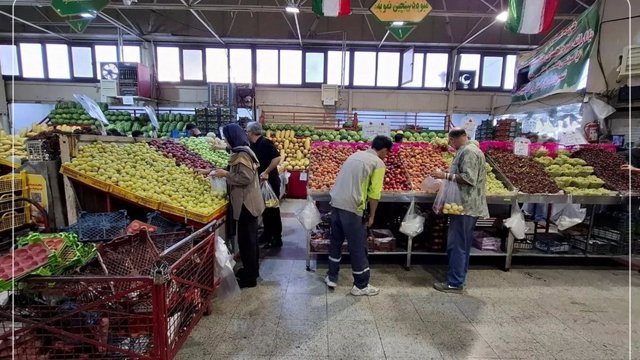 روایت شهروندان از چند استان ایران: تورم صددرصدی و پرداخت‌نشدن حقوق بیکاری، زندگی خانواده‌های ایرانی را فلج کرده