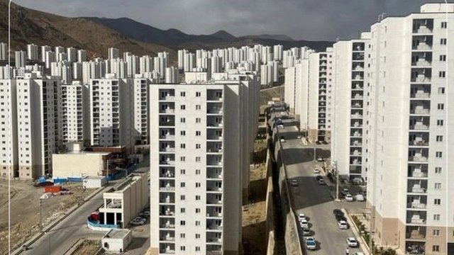 درگیری کارکنان شرکت آرین‌سازه با خریداران خانه‌های تحویل‌نشده