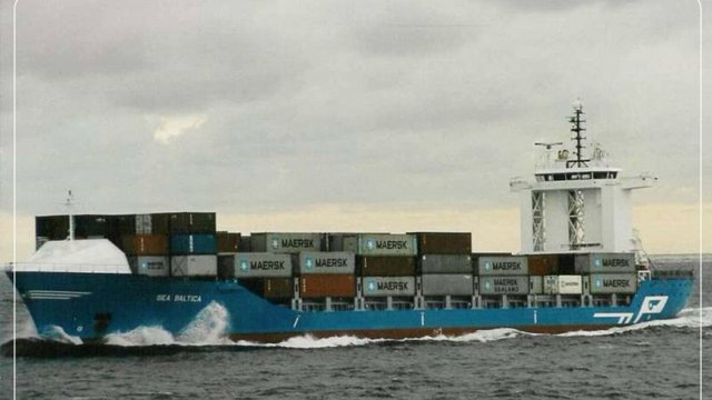 Bir amerikalı rəsmi: Amerika helikopteri Oman dənizində konteyner gəmisinin sükanına atəş açıb