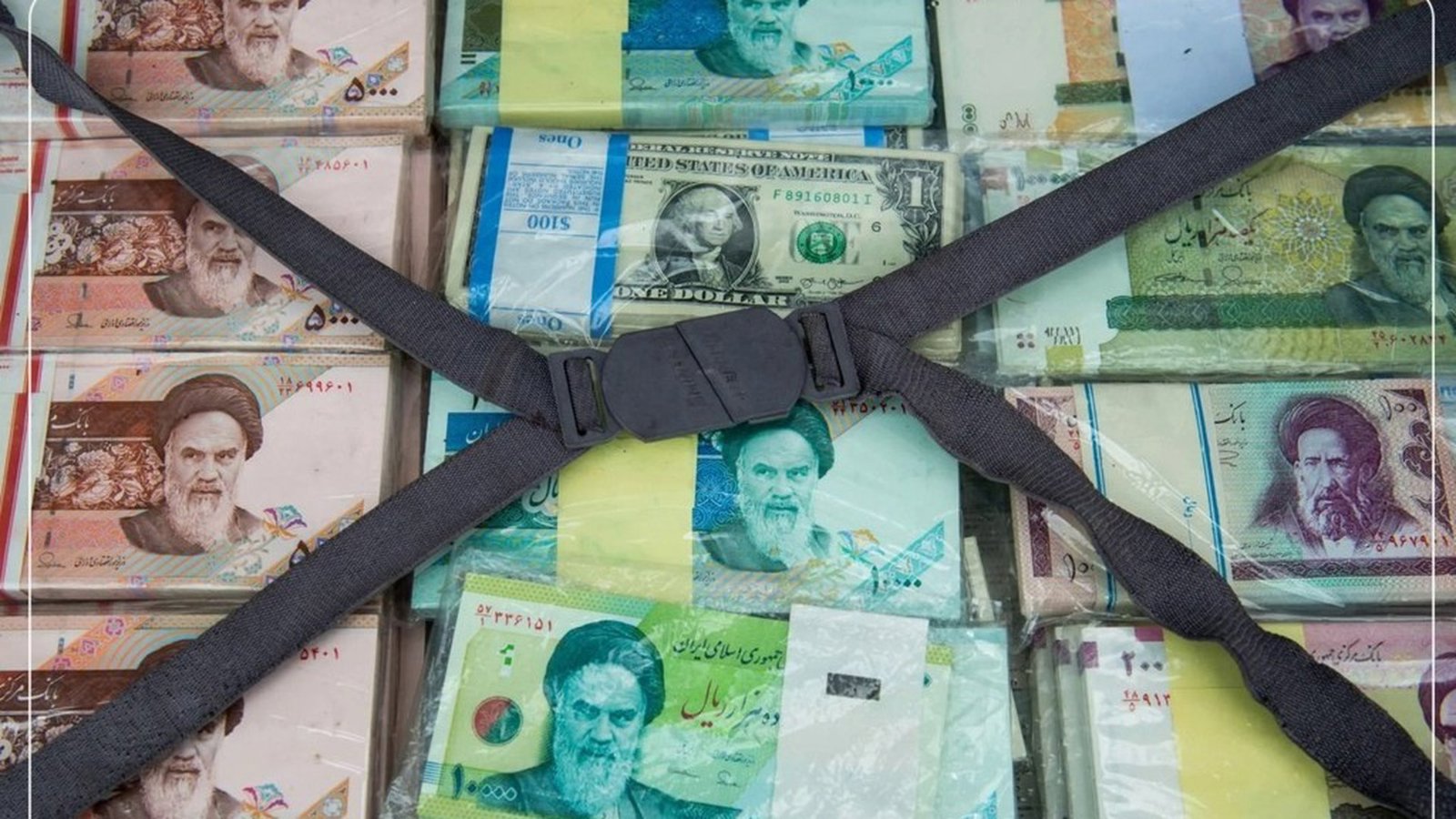 مراد ویسی، تحلیلگر اقتصادی: دلار در آستانه ۲۰۰ هزار تومان بدون سقف مشخص
