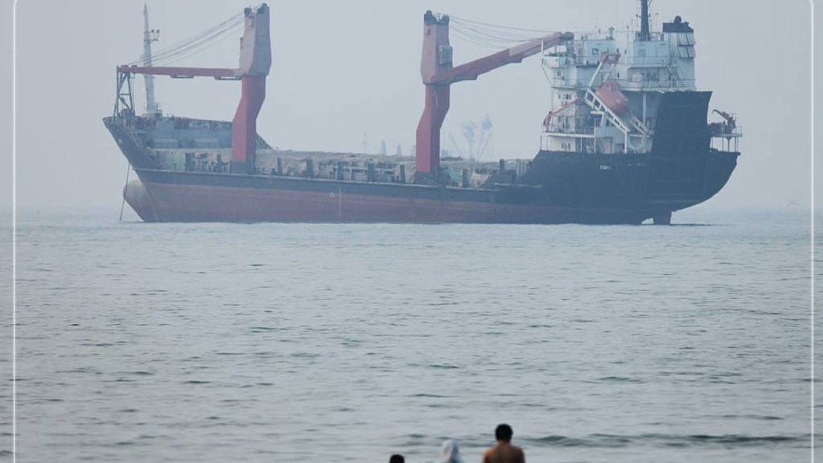 Hörmüz boğazında neft tankerinə naməlum mərmi dəydi; gəmi sıradan çıxdı