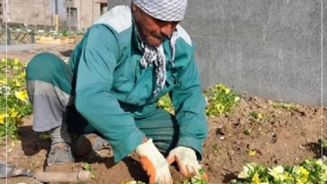 بیناب بلدیه‌ ایشچیلری: آیلیقلاریمیزی آلماقدا سیخینتی یاشیییریق