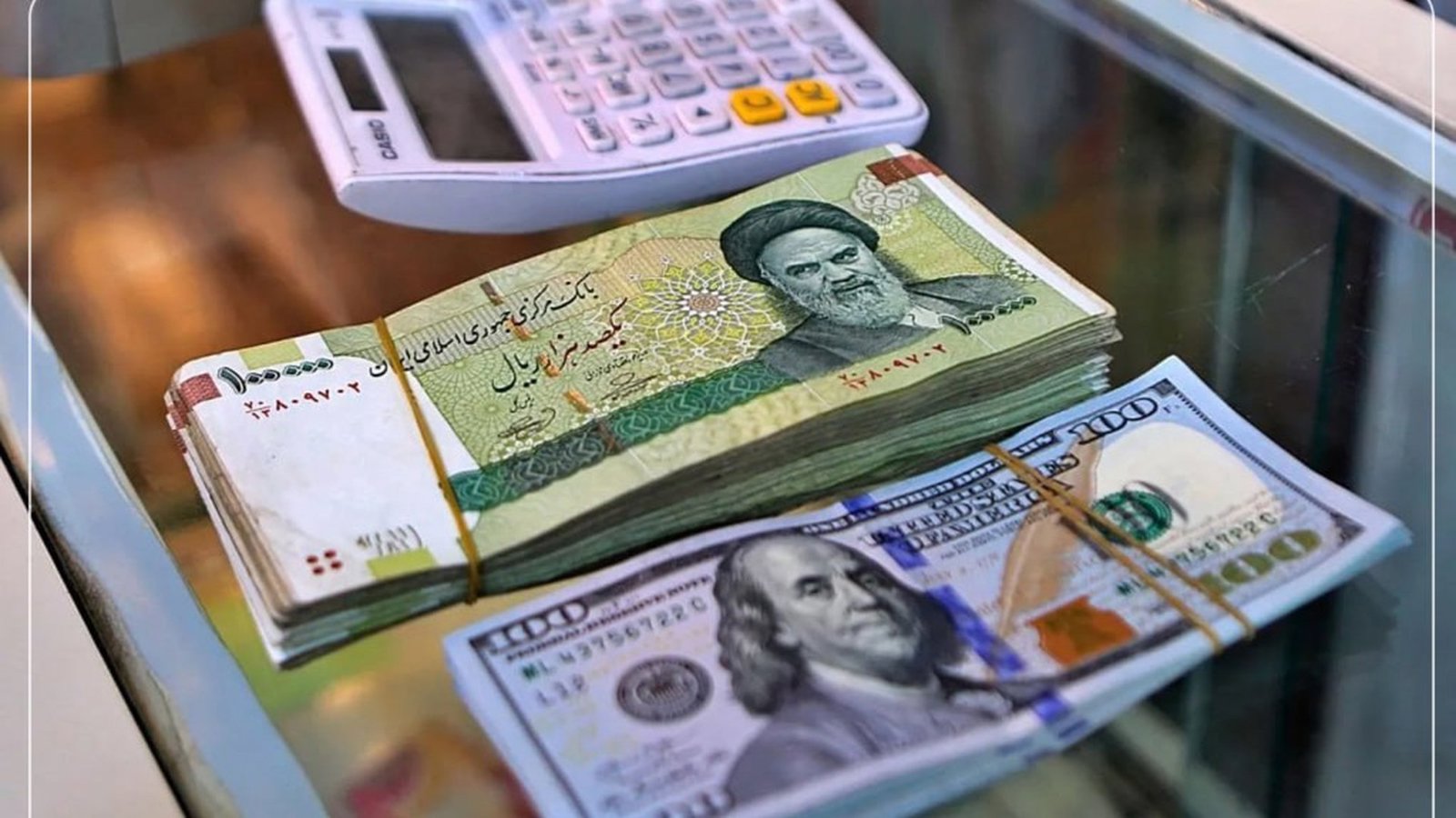 Rialın süqutunda yeni rekord; dollar 225 min tomana qədər qalxdı