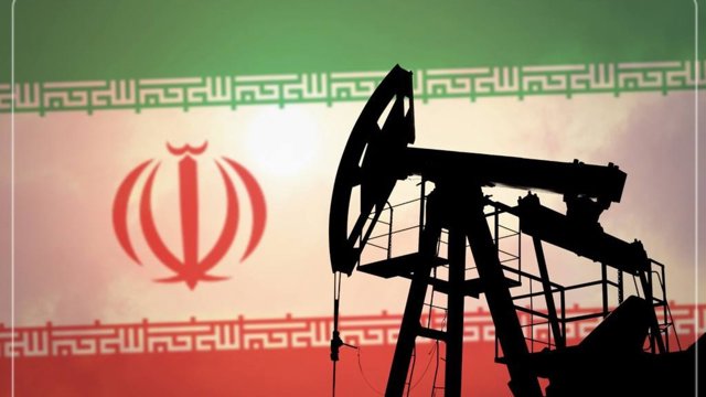 سقوط یک‌میلیون‌بشکه‌ای تولید نفت ایران؛ محاصره دریایی صادرات را فلج کرد