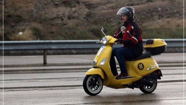 Qanun mane deyil; bəs qadınlar üçün motosiklet sürücülük vəsiqəsi niyə hələ də tətbiq olunmur?
