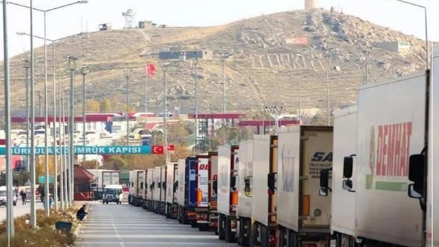 ۵۷۰۰ کامیون در صف بازرگان؛ مشکلات تجارت با ترکیه پس از ۴۷ سال هنوز حل نشده
