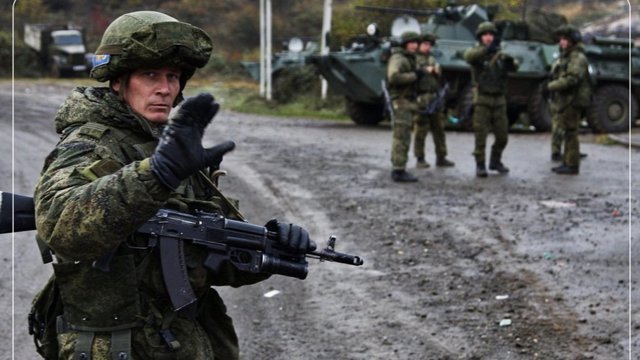 Estoniya Rusiya sərhədində hazır vəziyyətdədir: Moskva Narvada gecə komendant saatı tətbiq edib
