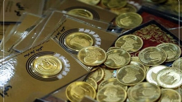 Tehran valyuta bazarında yeni rekord: dollar bir gündə 8500 tümən bahalaşaraq 252 min tüməni keçib