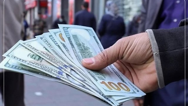 رکورد تازه در بازار ایران؛ دلار از ۲۷۱ هزار تومان عبور کرد