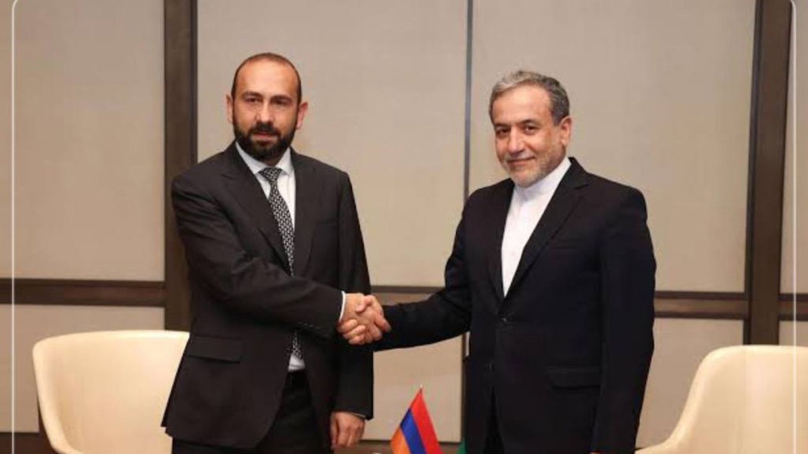 Əraqçi ilə Ermənistanın xarici işlər naziri arasında telefon danışığı olub: Tehran və İrəvan regiondakı son hadisələri müzakirə ediblər