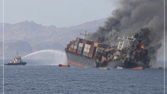 SEPAH-ın Hörmüz boğazı ilə bağlı iddiası: 2500-dən çox konteyner daşıyan gəmi minaya toxunaraq batıb