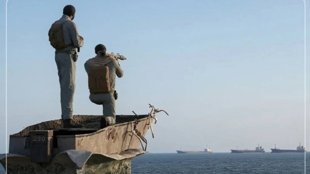 Körfəz sularında tankerə hücum: gəminin heyəti təxliyə edilib