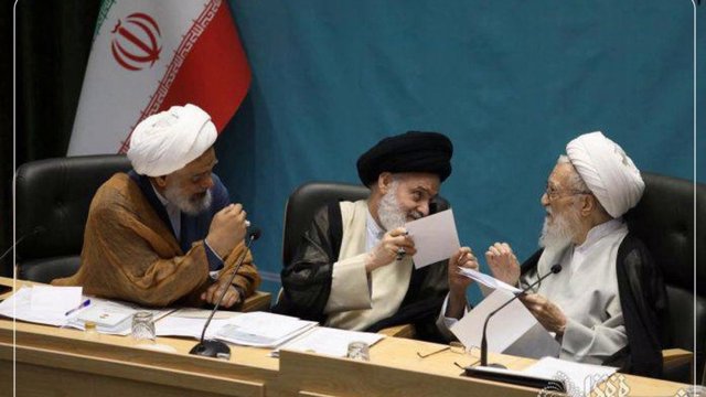 تشدید سرکوب زنان: مجلس خبرگان خواستار اجرای قاطع حجاب اجباری شد