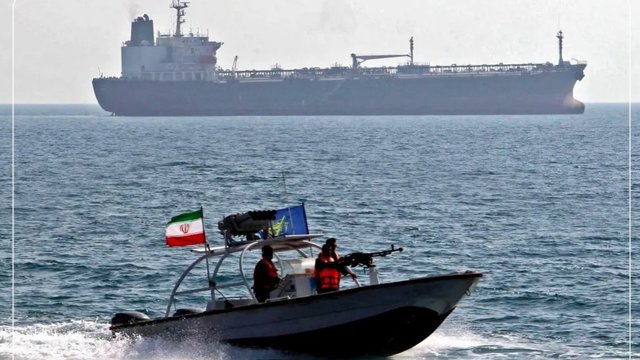 SEPAH Hörmüz boğazında böhran yaradır: bu gün dördüncü neft tankeri minaya toxunduqdan sonra alovlanıb