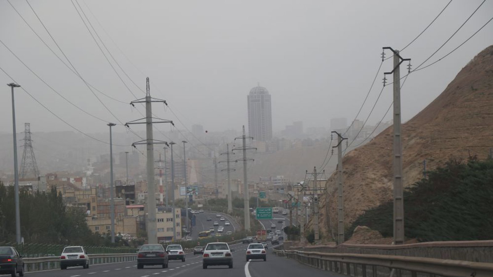 علت اصلی آلودگی هوا در تبریز سوزاندن مازوت در نیروگاه حرارتی است