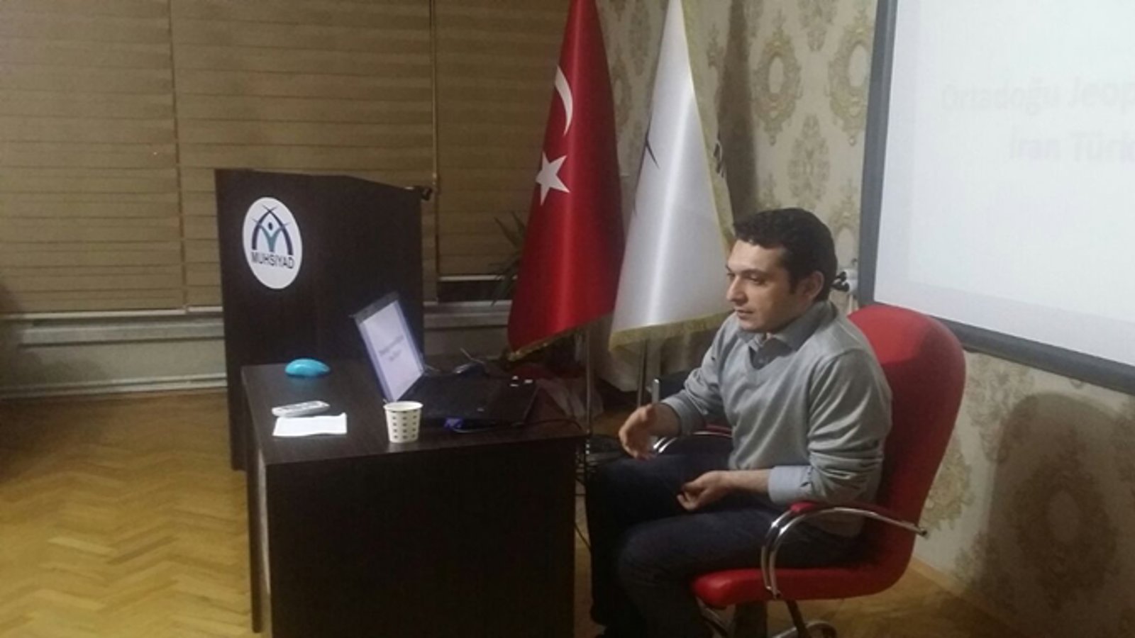 برگزاری نشست تورکان آزربایجان جنوبی و ایران در مرکز تحقیقات استراتژیک محسن یازیجی اوغلو در ترکیه