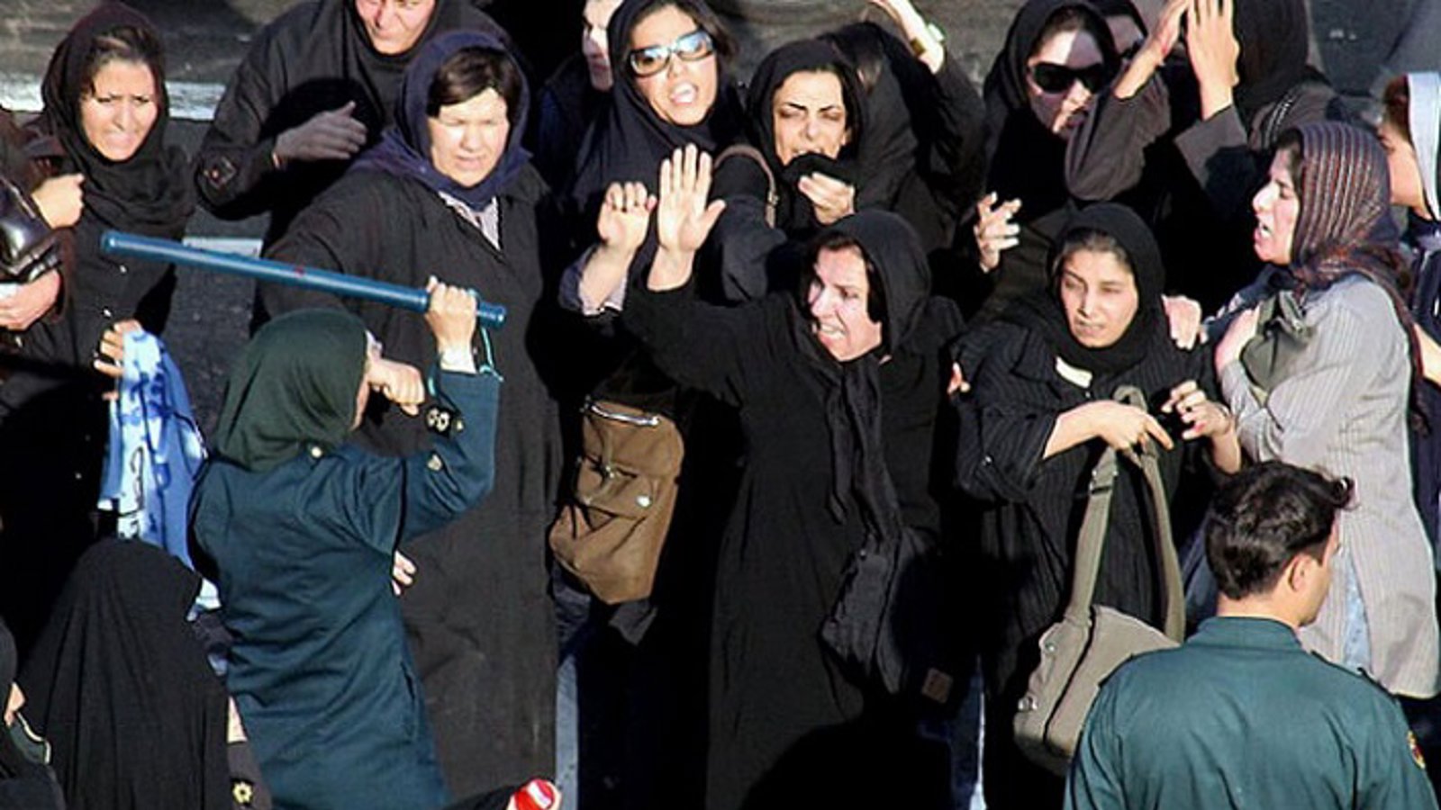 روز جهانی زن پدیده ای اجتماعی و سیاسی