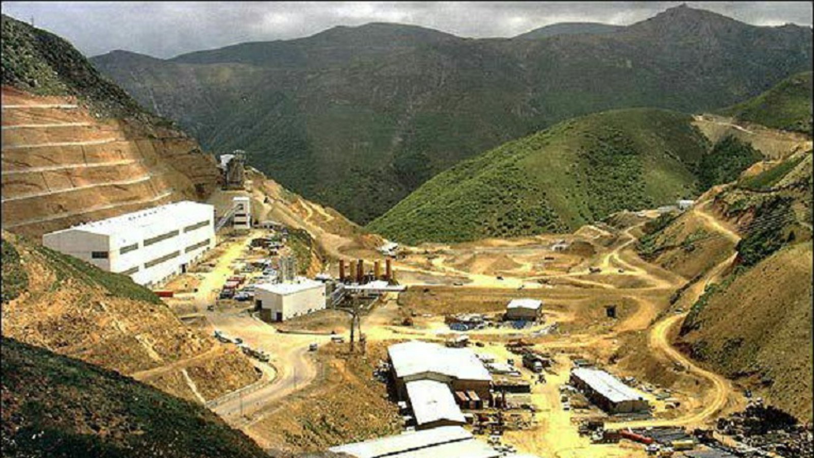 درآمد شرکت مس آزربایجان در بانک های آزربایجان سپرده‌گذاری نمی‌شود