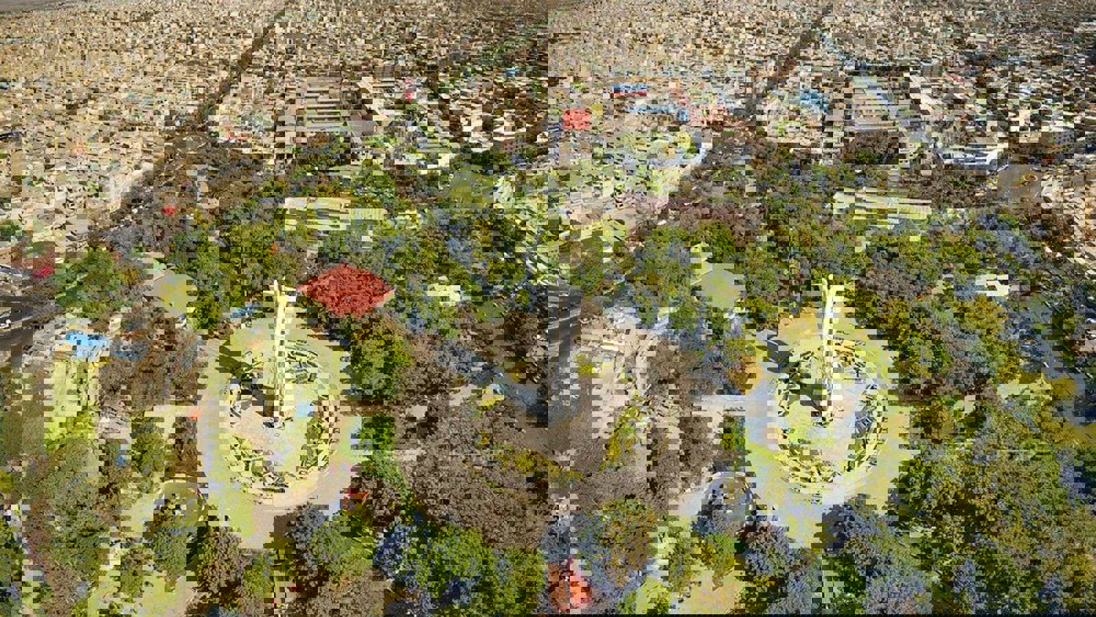 گولوستان باغی و اؤزوموزدن اولان بالتالار