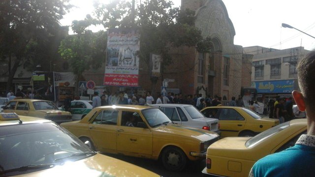 اعتراض خیابانی مردم اورمیه به توهین «نژادپرستانه» نشریه طرح نو