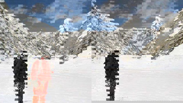 عظیم قیچی‌ساز موفق به فتح قله اورست شد