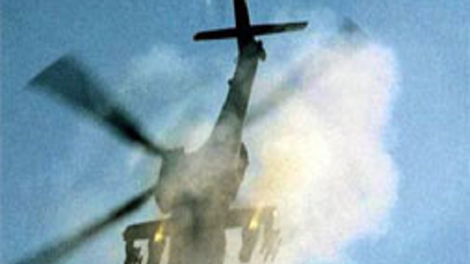 سقوط یک هلی کوپتر با چهار سرنشین در آب‌های جنوبی ایران