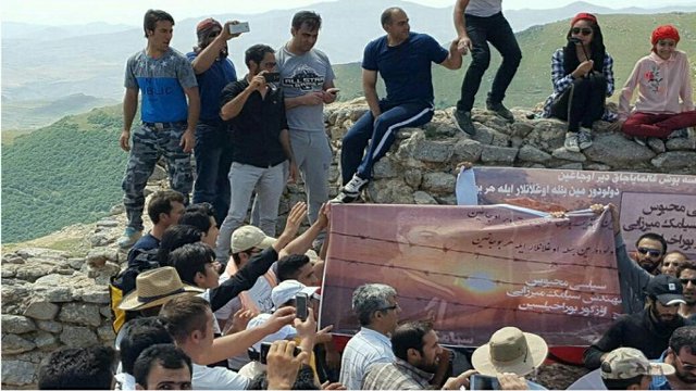 ضرب و شتم مرتضی پروین و اکبر جهانگیری در حین دستگیری