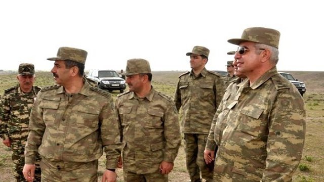 وزیر دفاع جمهوری آزربایجان: زمان باز پس گیری قره‌باغ از راه حل نظامی فرا رسیده است