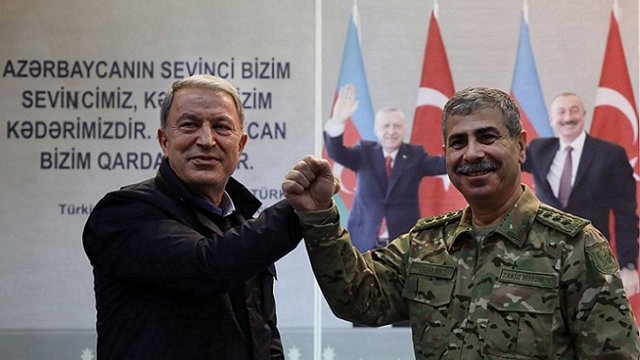 وزیر دفاع آزربایجان با وزیر دفاع، فرماندهان نیروی مسلح و نیروهای ترکیه در باکو دیدار کرد