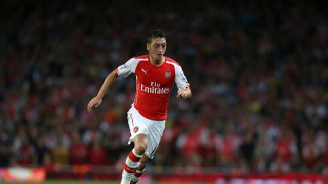 مسعود اوزیل ستاره‌ تیم فوتبال آرسنال انگلیس 