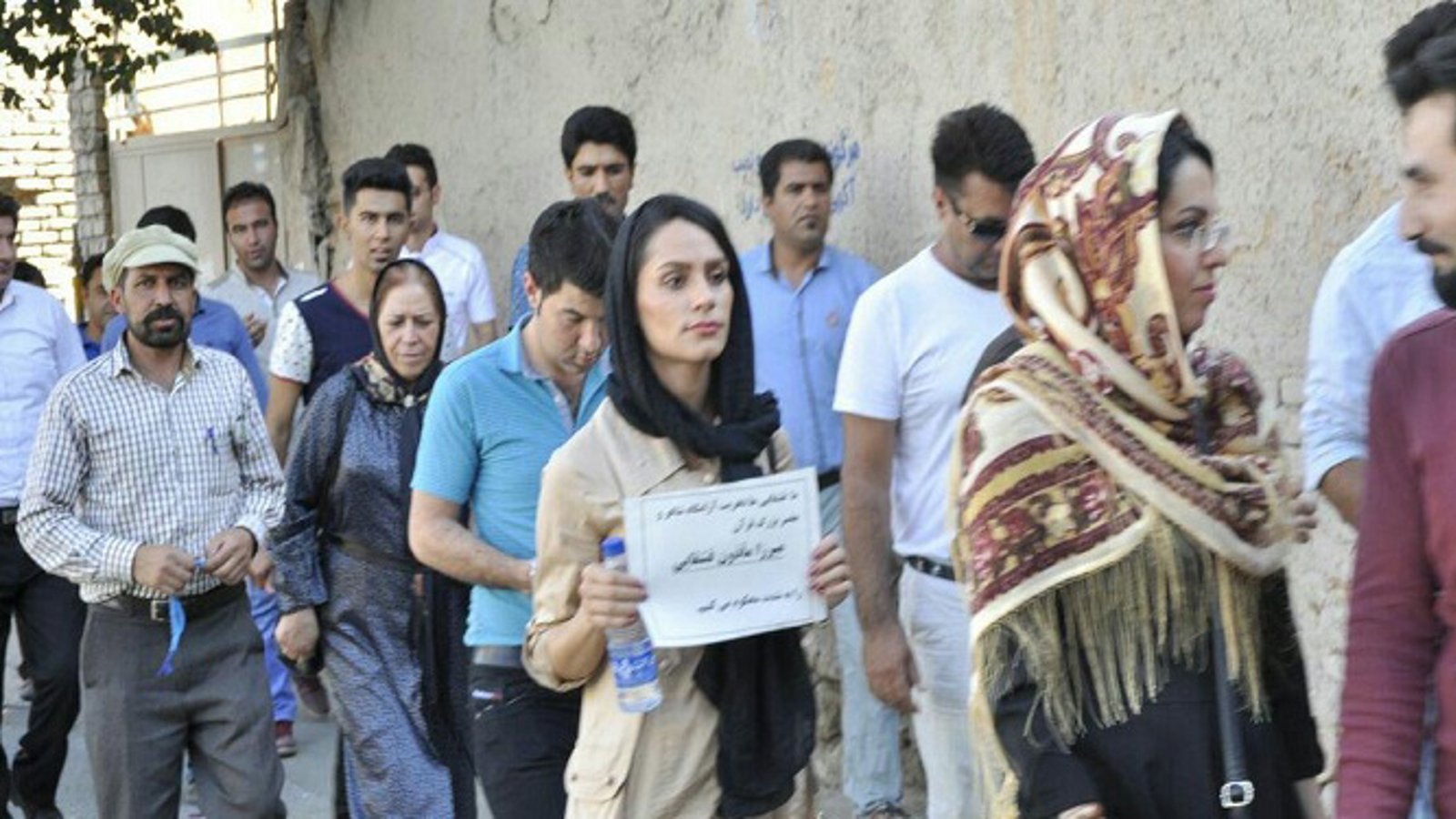 تجمع تورک‌های قشقایی در اعتراض به تخریب آرامگاه "مأذون " عارف و شاعر نامی قشقایی درشیراز+ تصویری