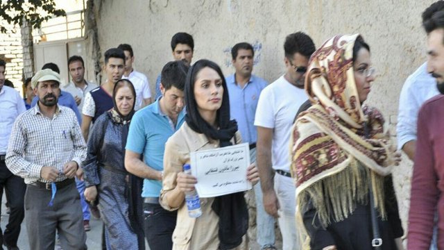 تجمع تورک‌های قشقایی در اعتراض به تخریب آرامگاه 