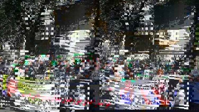 مستقر شدن تک‌تیراندازها در تجمع حمایتی از «پرویز هادی»