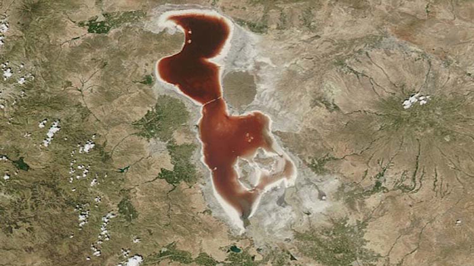 ۴۵۰ هزار هکتار از دریاچه اورمیه غیرقابل احیا است