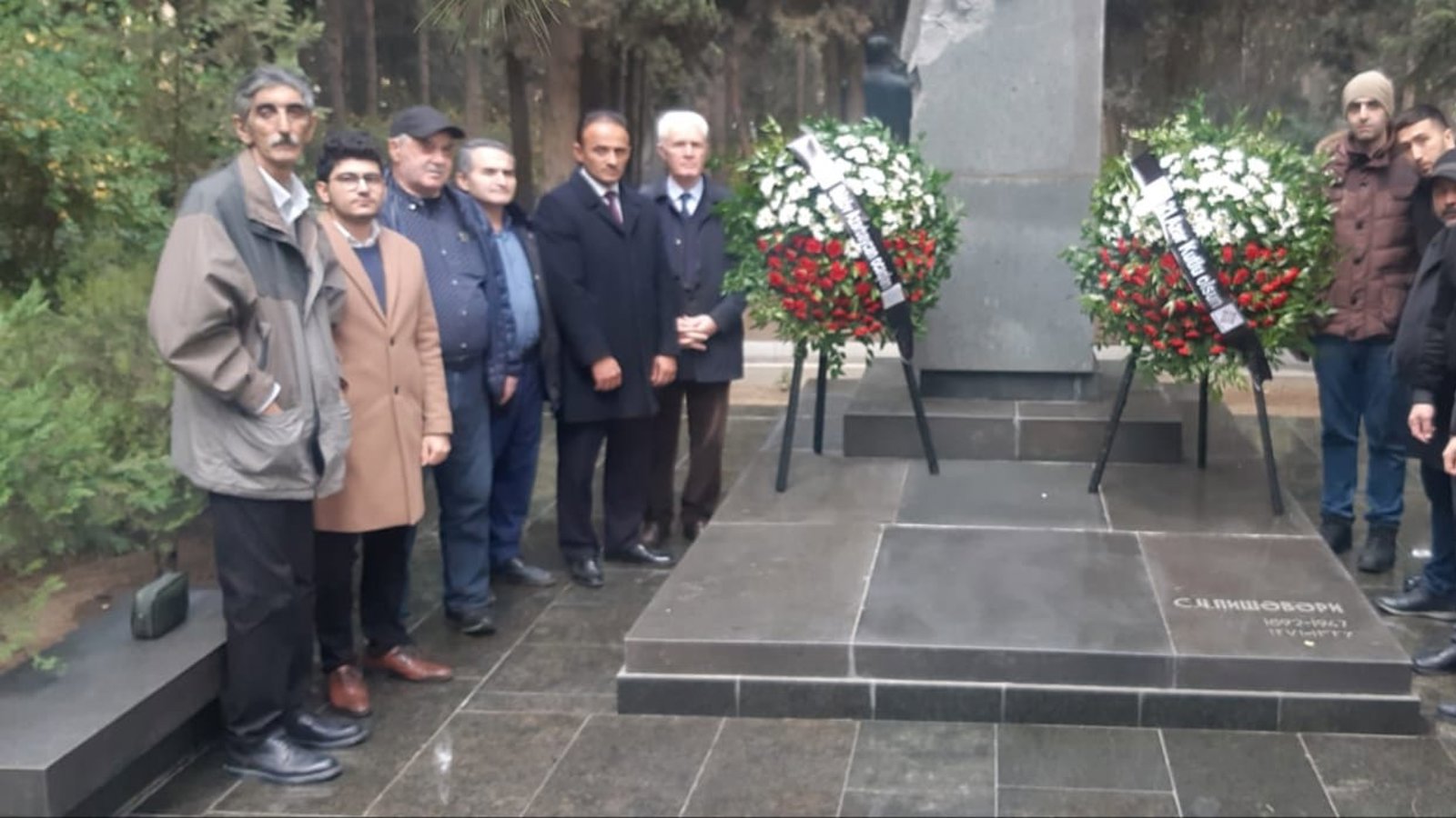 مراسم بزرگداشت سالروز ۲۱ آذر در قبرستان فخری باکو بر سر مزار شهید سید جعفر پیشه‌وری