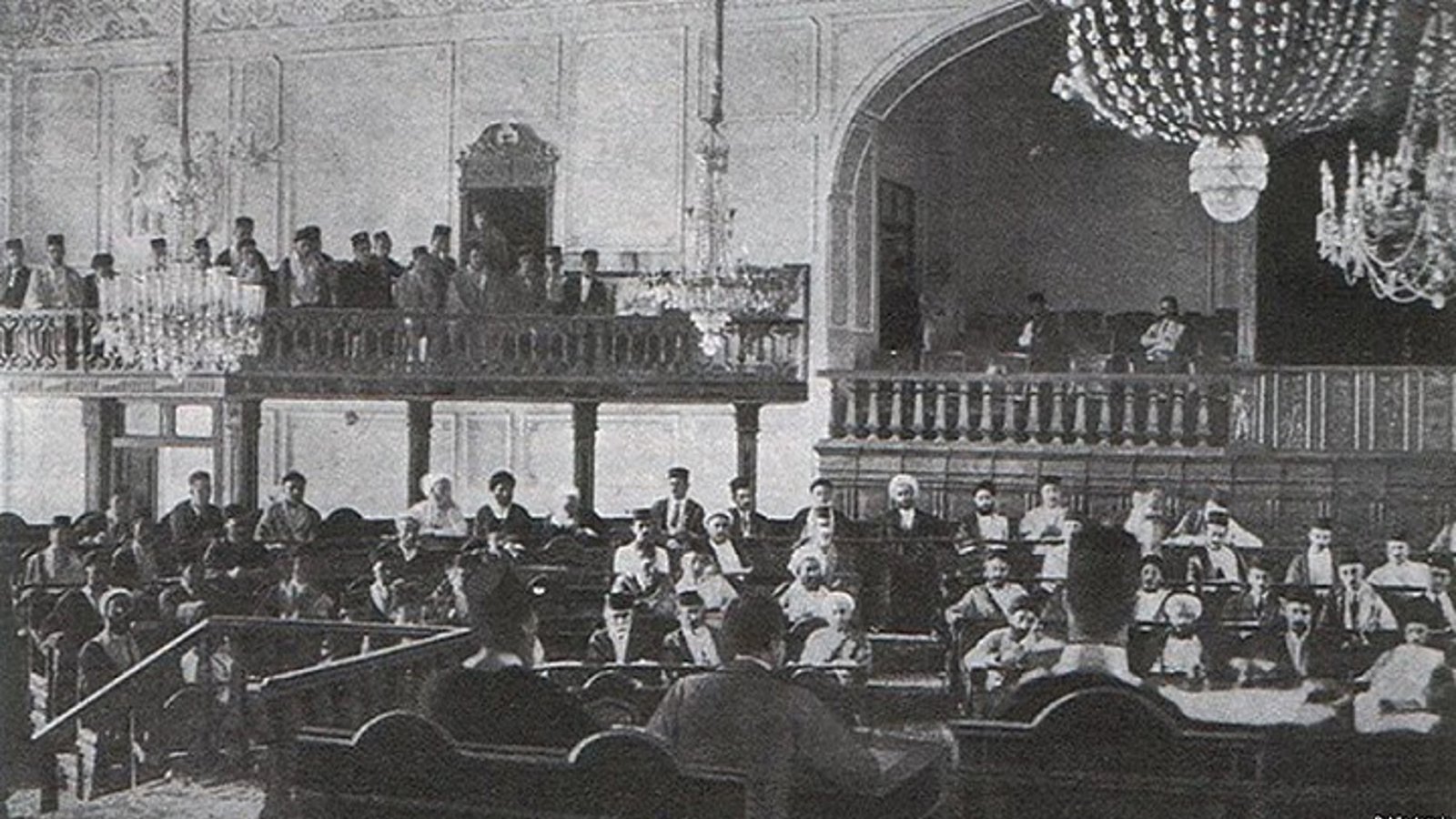 مشروطه تلاشی بود برای زمینی کردن جایگاه حاکم و قوانین جاری – ارسلان بیگی