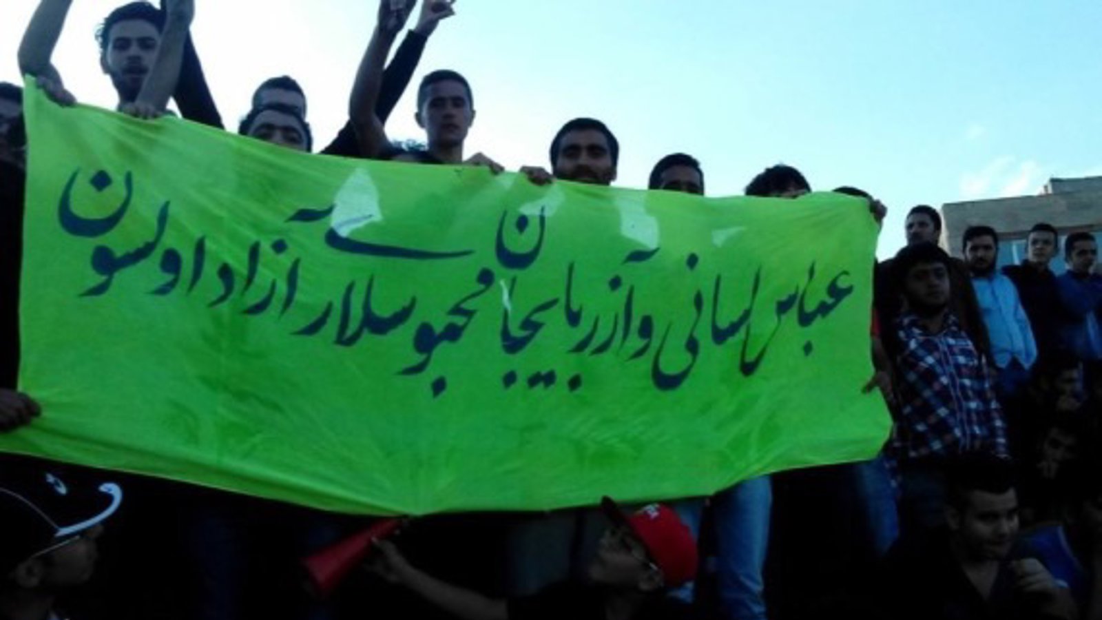 بازداشت  فعالین ملی در بازی شهرداری اردبیل –فجر سپاسى