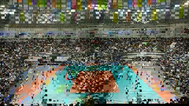 ورزشگاه اورمیه و شعار مرگ بر فارس _ اومود مهدیان ( ائوره ن)