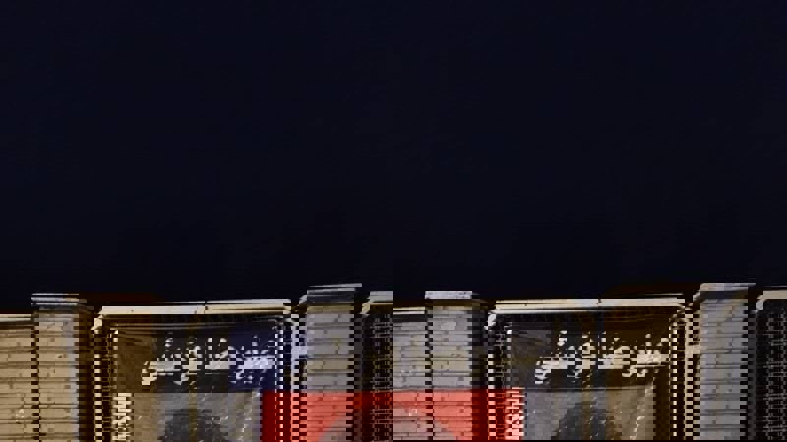 فعالین ملی با نصب بنر خواستار آزادی علیرضا فرشی شدند