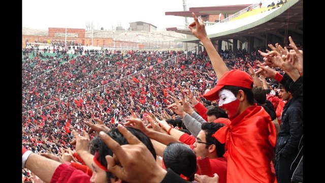 چهره‌های معروف ترکیه پیراهن تراکتور آزربایجان را به تن کردند