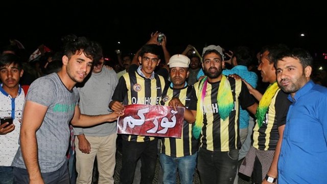 شادی هواداران تراختور بعد از غلبه تیم قشقایی بر پیروزی